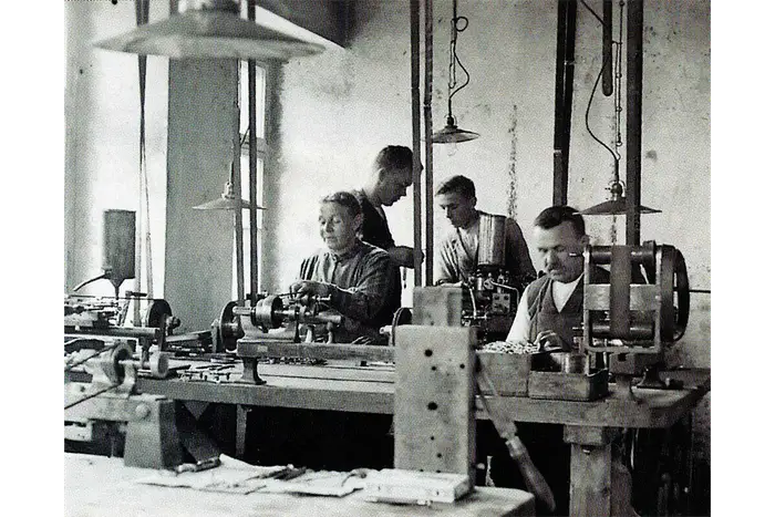 1900