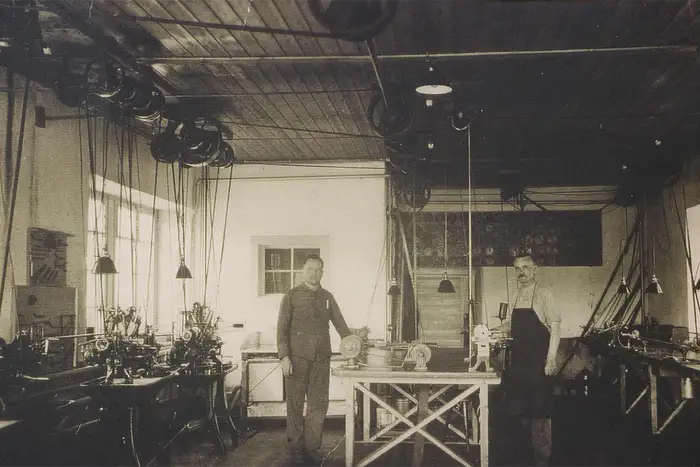1937